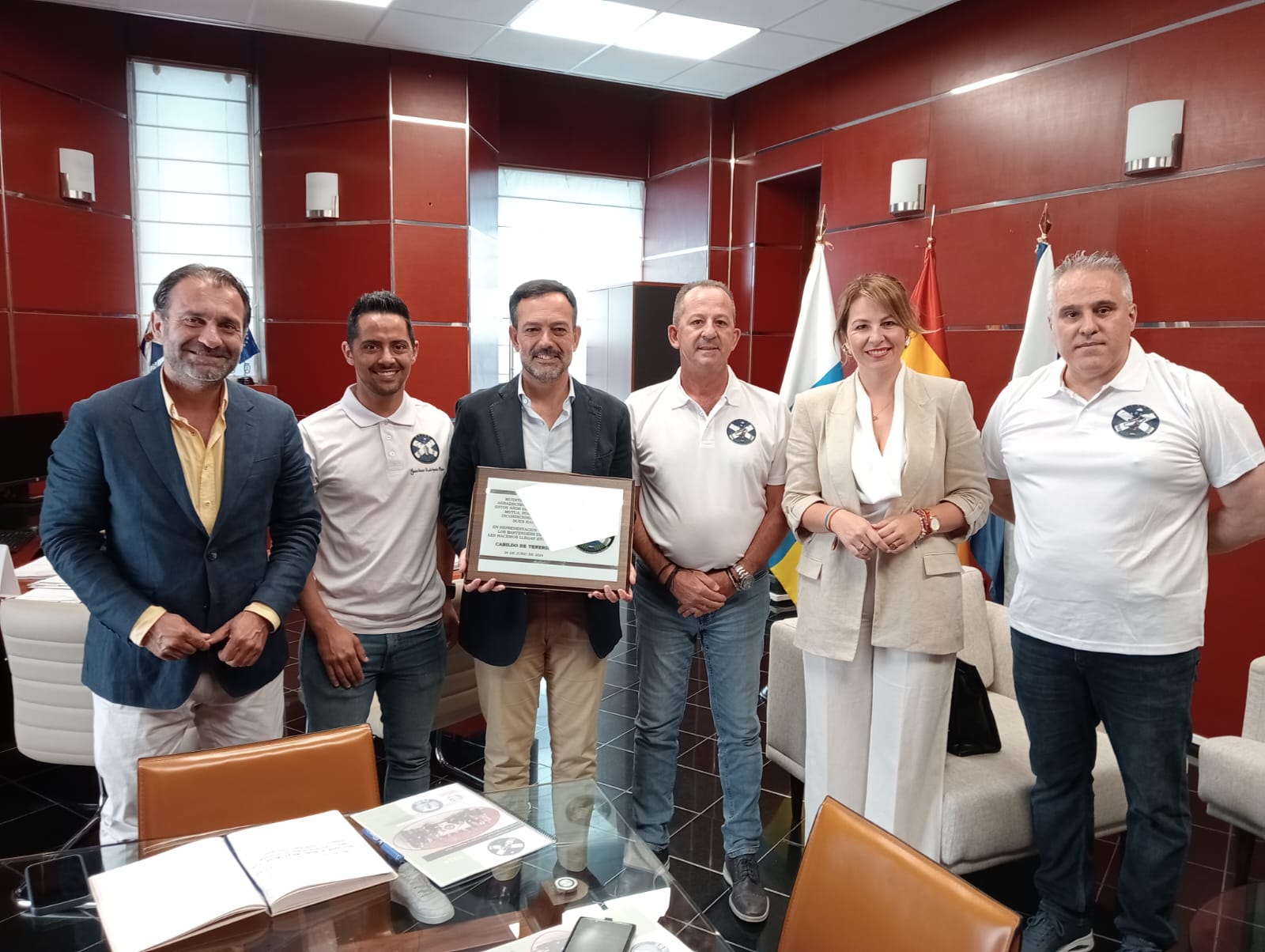 ¡Gran Reunión de la Asociación de Bartenders de Tenerife en el Cabildo: Hacia el Mundial de Coctelería de Madeira 2024!